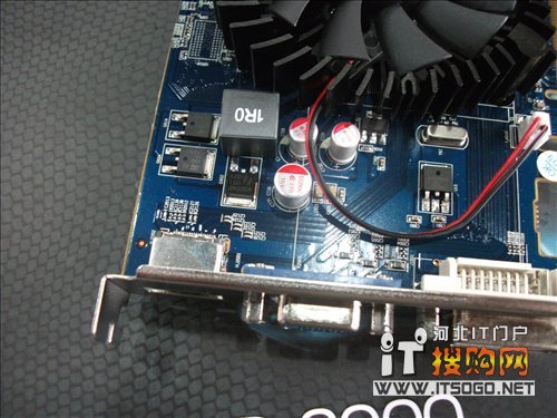 鐳風(fēng) HD6570 戰(zhàn)甲蜥 HM1024M D3 回收富士康直插固態(tài)電容，共同高品質(zhì)的全關(guān)閉電感以及固態(tài)電容，為顯卡的不變事情打下了精采的基本。